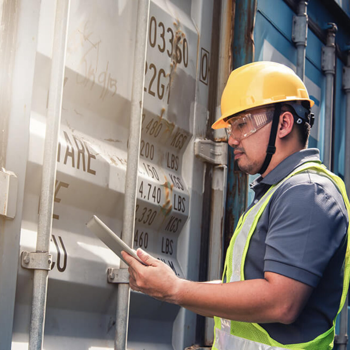 engineer-inspect-container-business-logistic-concep